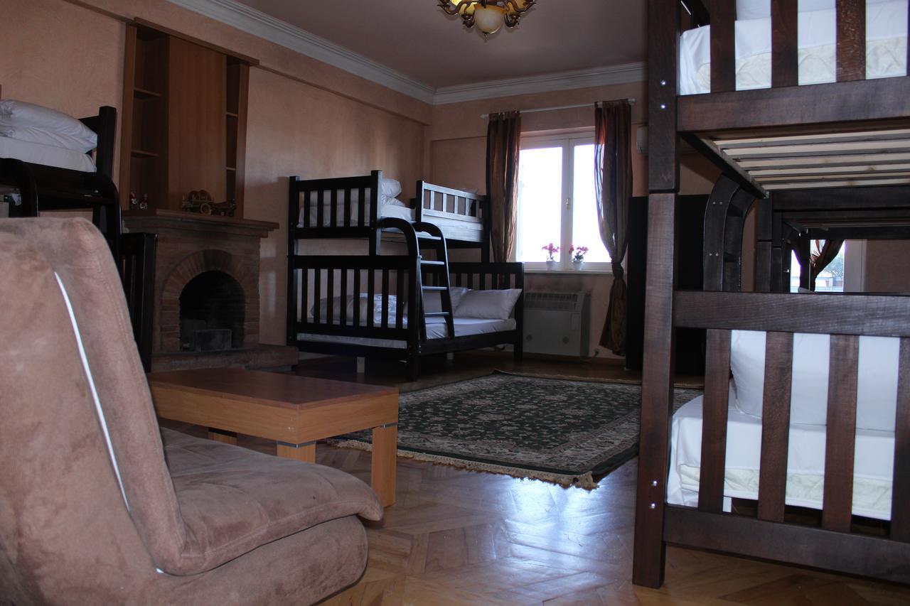 Herrmas Hostel Тбилиси Экстерьер фото