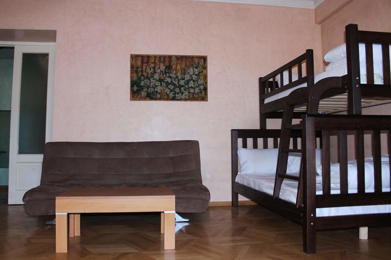 Herrmas Hostel Тбилиси Экстерьер фото