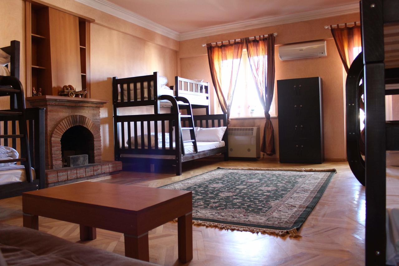Herrmas Hostel Тбилиси Экстерьер фото